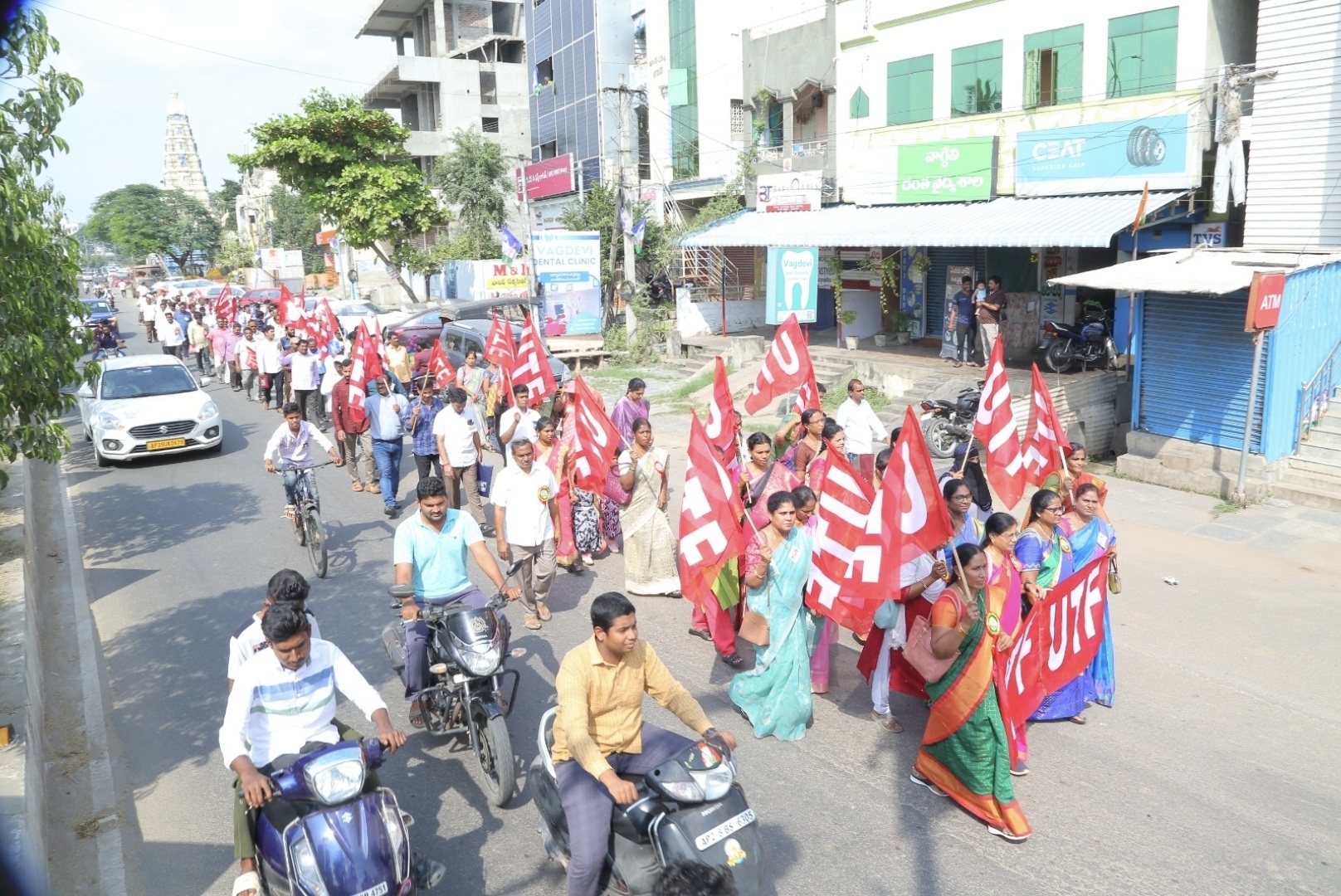 ఉపాధ్యాయులను విస్మరించి మనలేరు